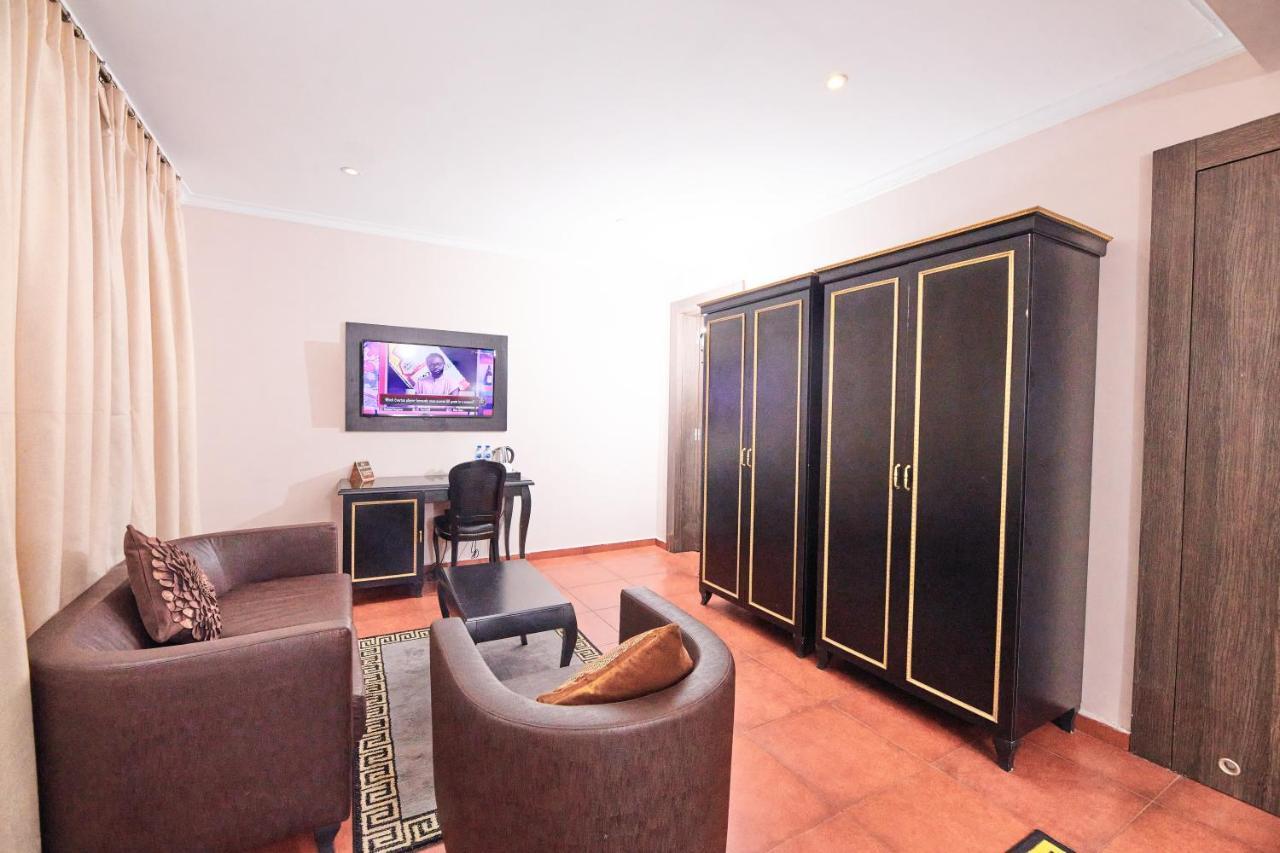 Oak Haven Hotel & Suites Port Harcourt Exterior foto